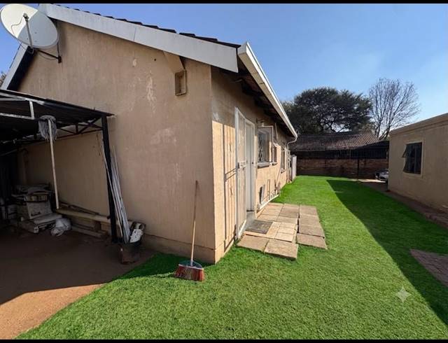 4 BEDROOM HOUSE FOR SALE IN MOFFATT VIEW